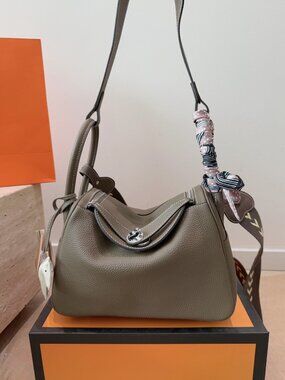 Hermes Taurillon Clemence Lindy 26 Etoupe Dual Handle Shoulder Bag